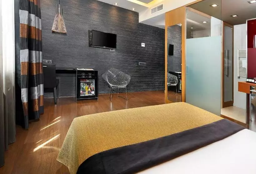 اتاق استاندارد سه نفره, Wilson Boutique