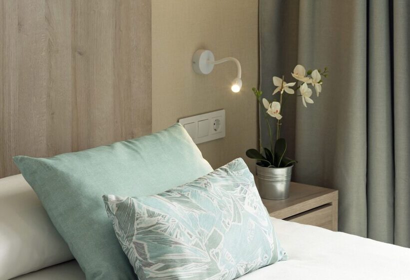 带泳池观景的豪华房, Ona Palmira Paguera