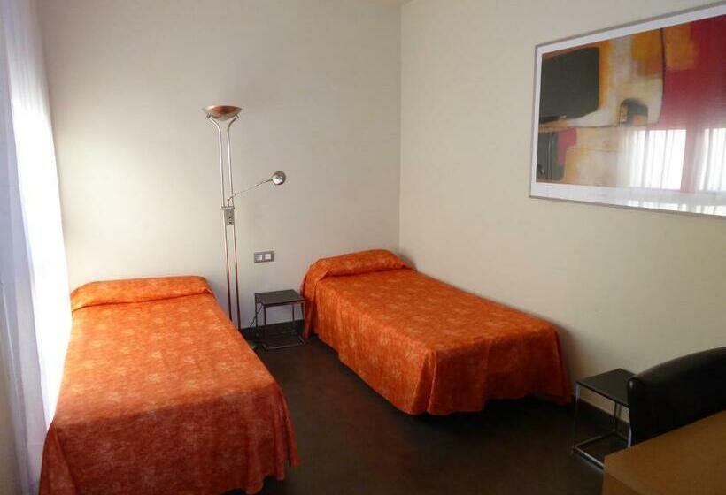 Habitación Triple Estándar, Pere Iii El Gran