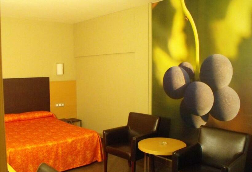 חדר סטנדרט לארבעה, Pere Iii El Gran