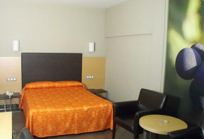 חדר סטנדרט לשלושה, Pere Iii El Gran