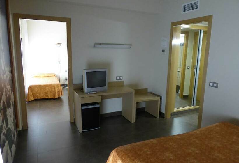 Habitación Triple Estándar, Pere Iii El Gran