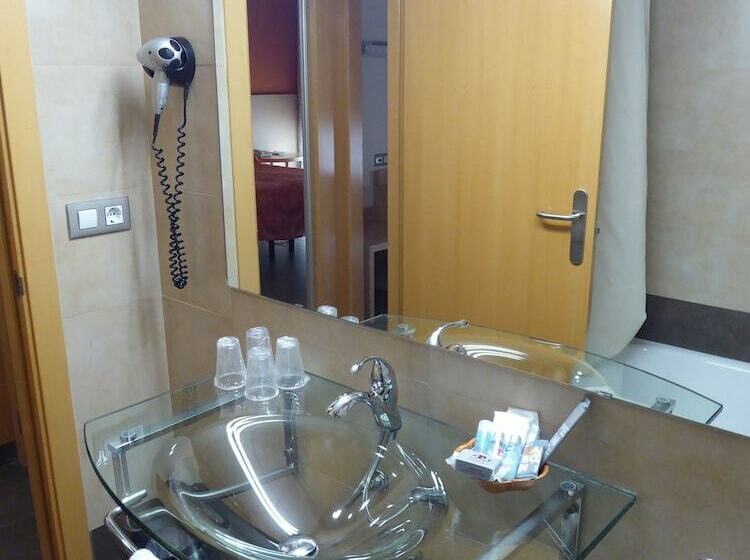 חדר סטנדרט לשלושה, Pere Iii El Gran