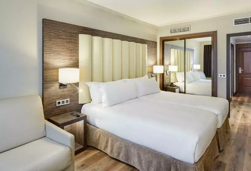 اتاق استاندارد سه نفره, Gran Hotel Luna de Granada