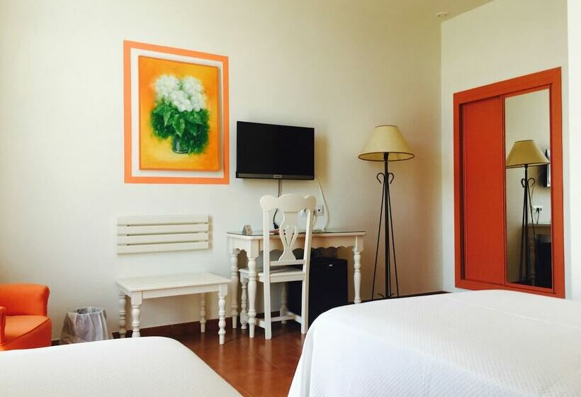 חדר סטנדרט לשלושה, Crisol Chiclana