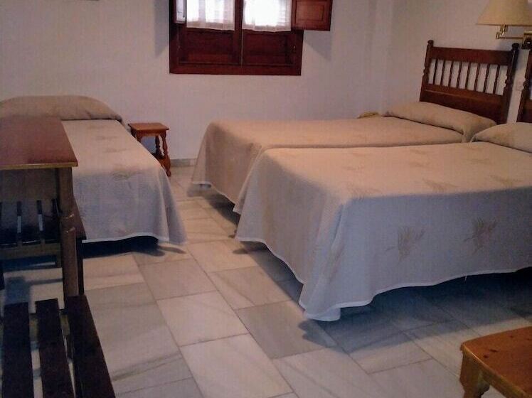 Habitació Triple Estàndard, Albucasis