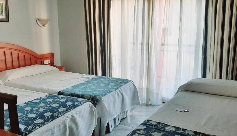 Triple Room Sea View, Arillo