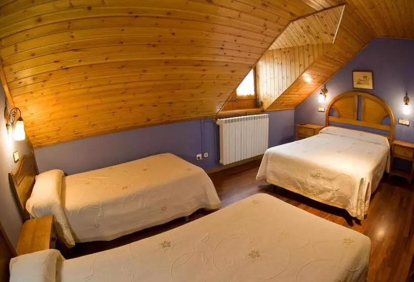 Quarto Triplo Standart, Avenida Benasque