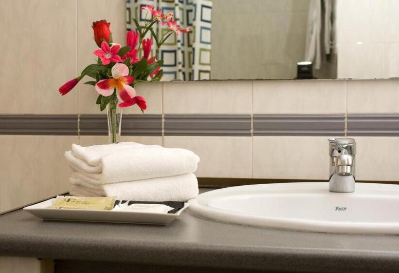 标准三人间, Avenida Benasque