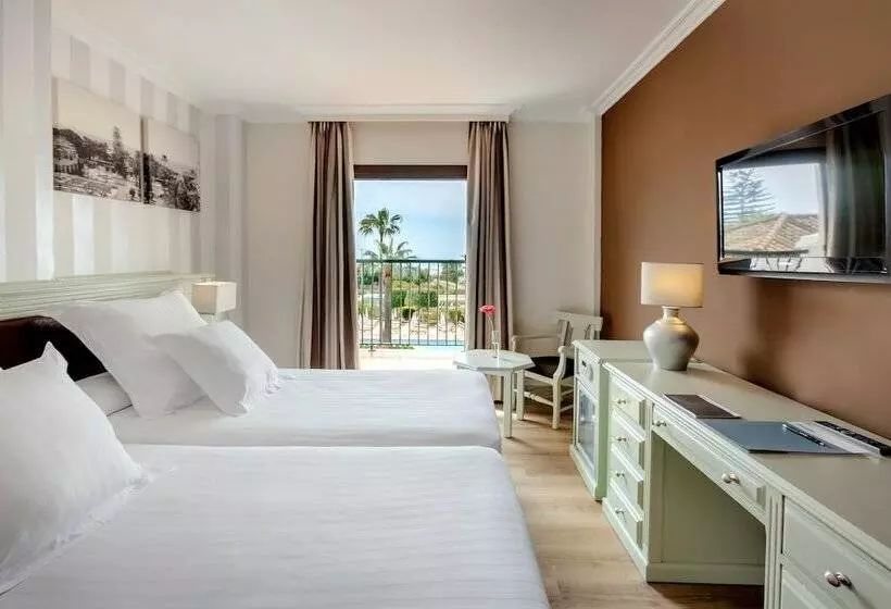 اتاق لوکس با چشمانداز استخر, Barcelo Isla Canela