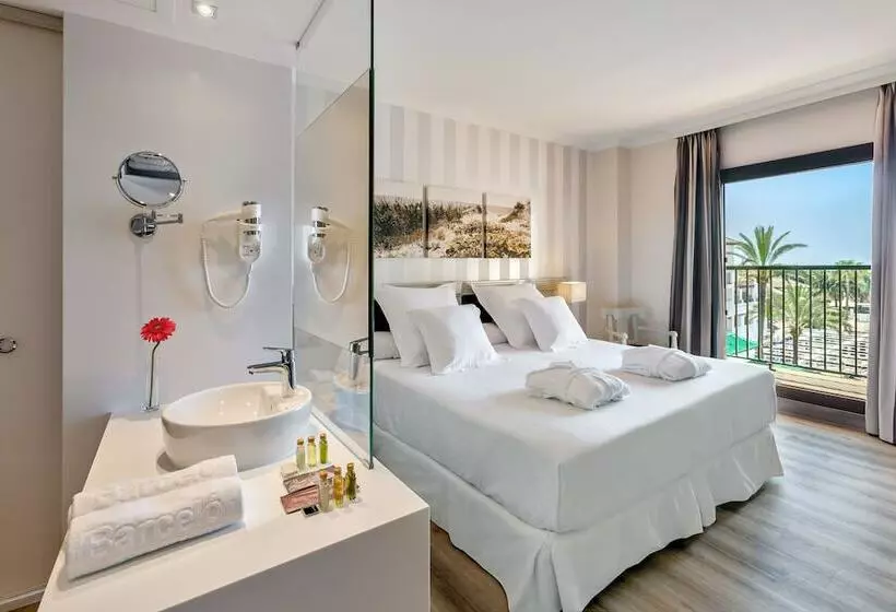 اتاق لوکس با چشمانداز استخر, Barcelo Isla Canela