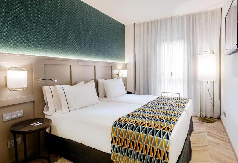 Номер Стандарт, Eurostars Puerta Real