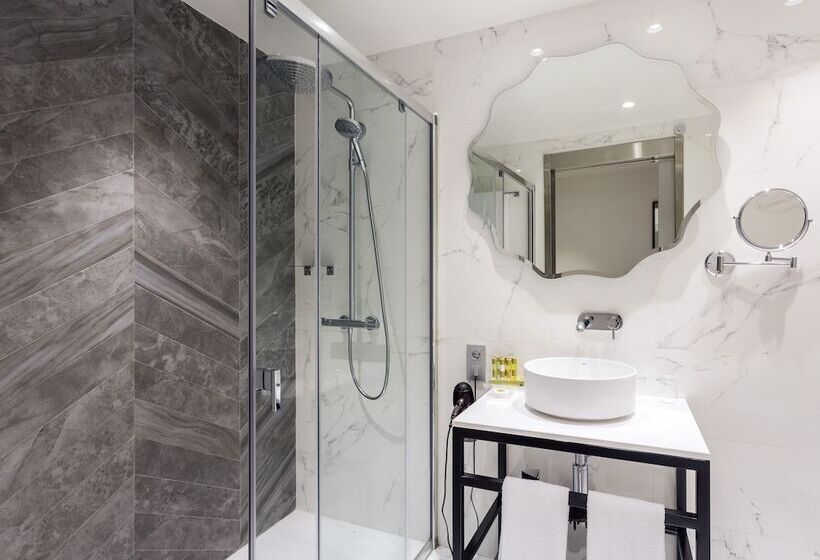 패밀리 룸, Eurostars Puerta Real