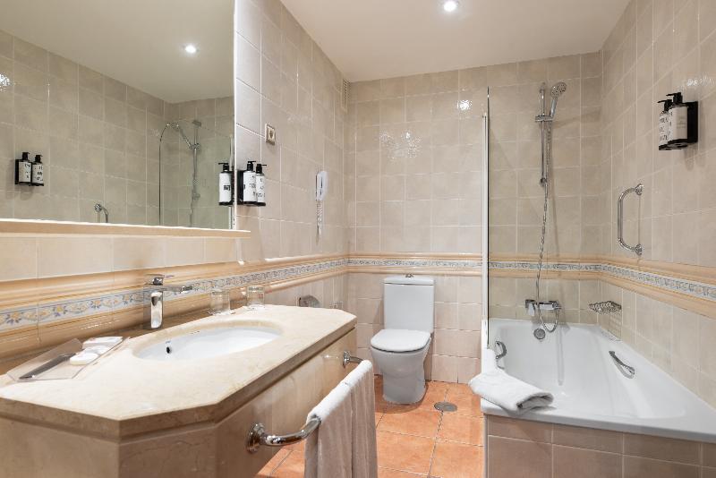 غرفة عائلية, Exe Alfonso Viii