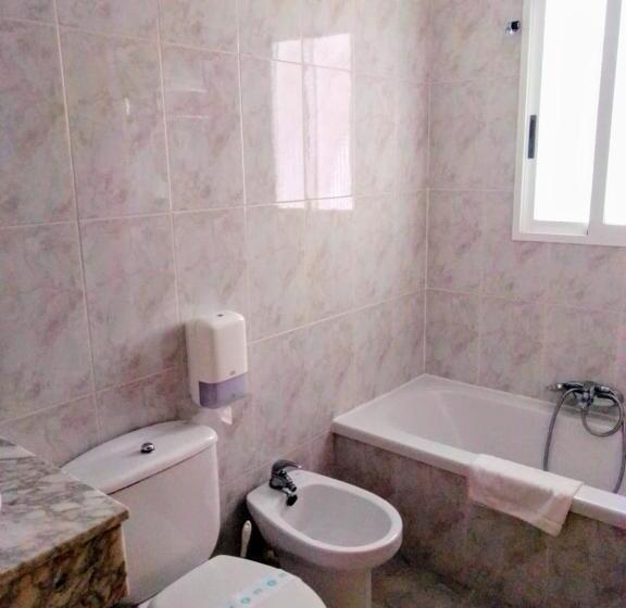 スタンダードトリプルルーム, Felipe Ii