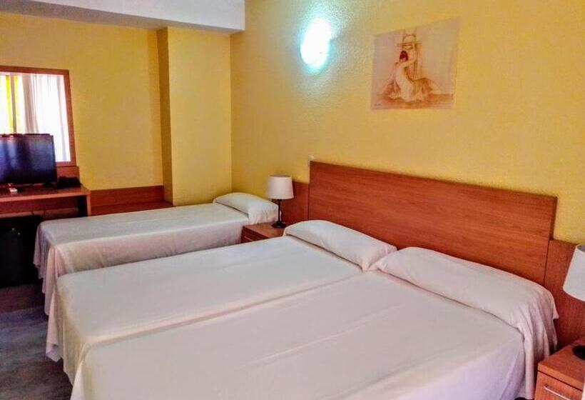 スタンダードトリプルルーム, Felipe Ii