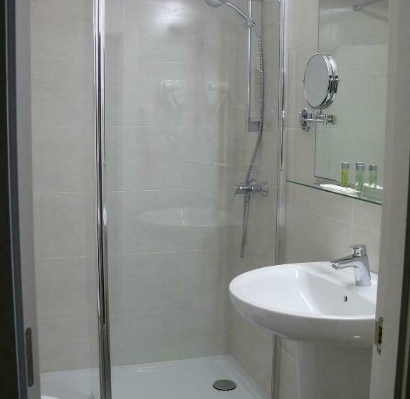 スタンダードトリプルルーム, Los Angeles