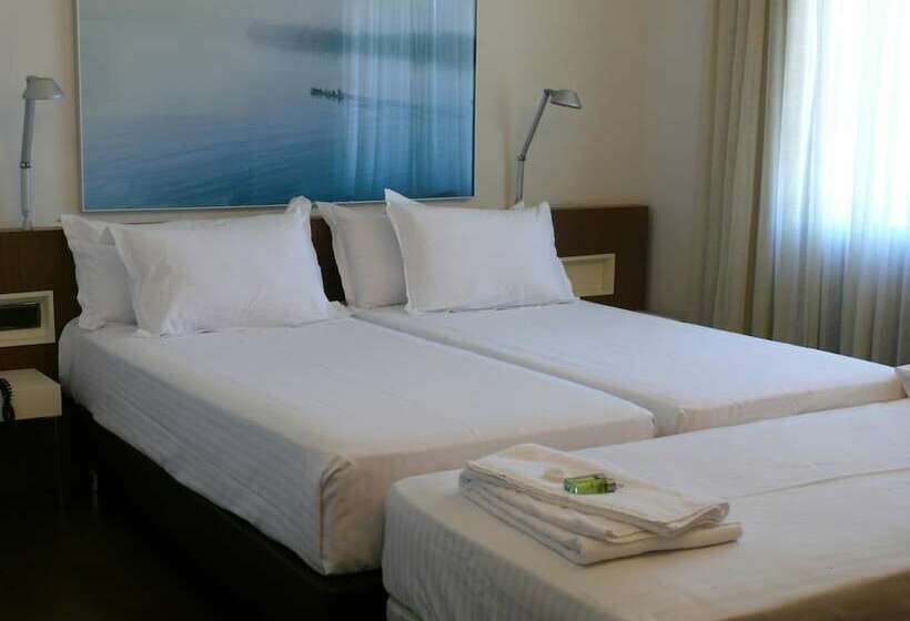 スタンダードトリプルルーム, Los Angeles