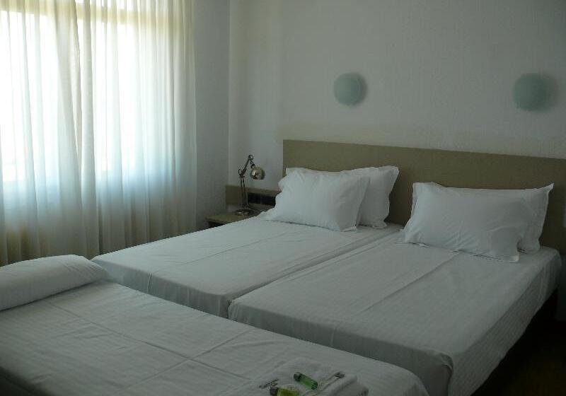 スタンダードトリプルルーム, Los Angeles