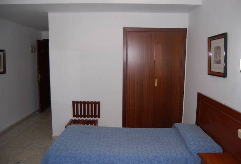 标准三人间, Marina Victoria