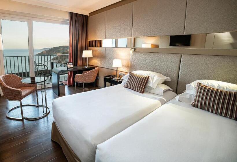 اتاق استاندارد با بالکن و چشمانداز دریا, Mercure Monte Igueldo