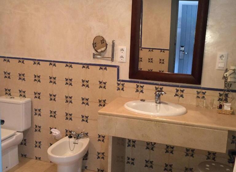 غرفة قياسية مزوَّدة بتراس, Meson De Sancho