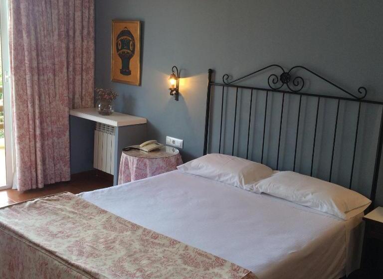 غرفة قياسية مزوَّدة بتراس, Meson De Sancho