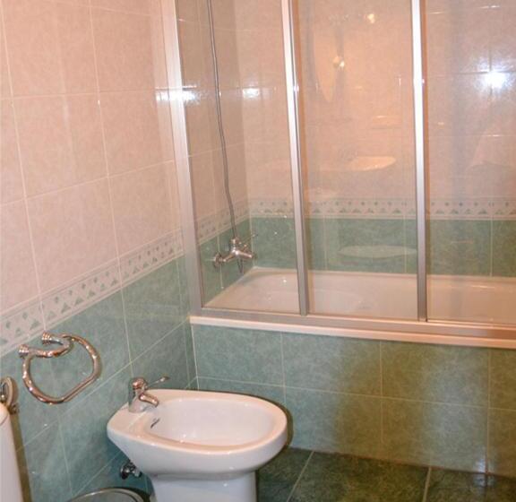 غرفة قياسية فردية, Moregón