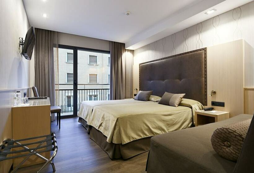 标准三人间, Pedro I De Aragon 4 Estrellas Superior