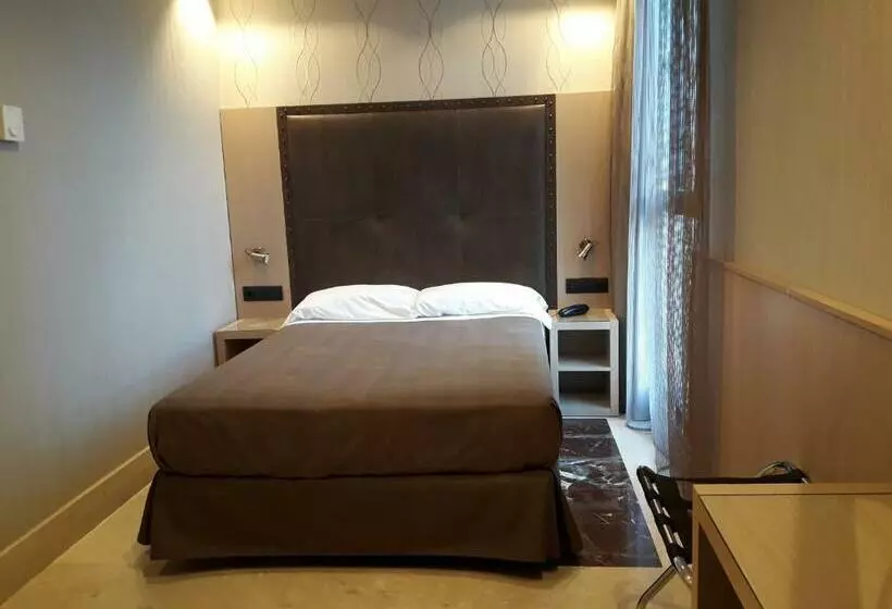 اتاق استاندارد یک نفره, Pedro I de Aragon 4* Sup
