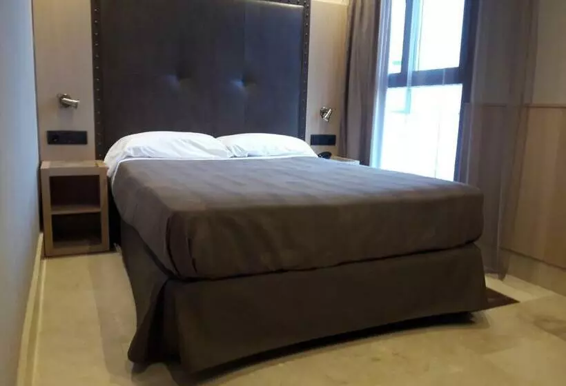 اتاق استاندارد یک نفره, Pedro I de Aragon 4* Sup