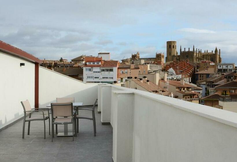 四人标准间, Pedro I De Aragon 4 Estrellas Superior