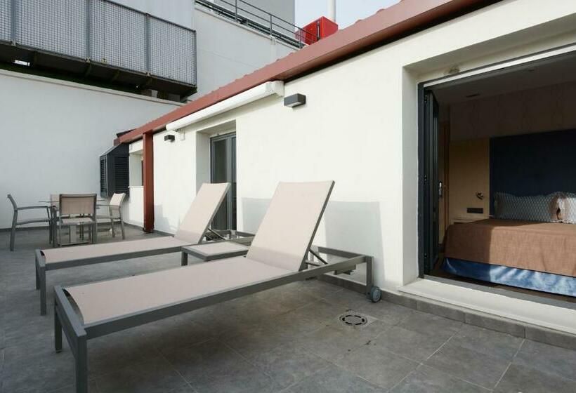 四人标准间, Pedro I De Aragon 4 Estrellas Superior