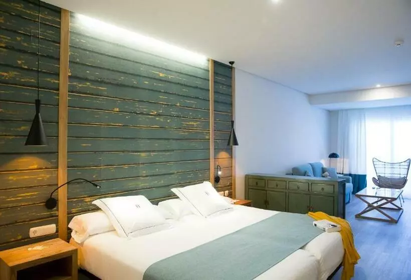Standard Studio, Playa De La Luz