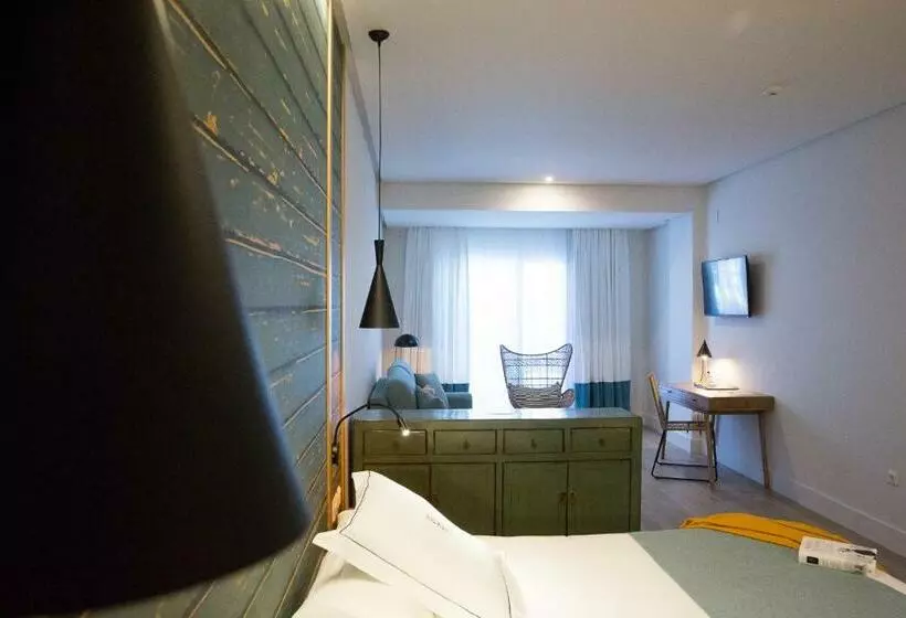 Standard Studio, Playa De La Luz
