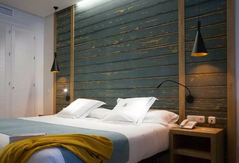 Standard Studio, Playa De La Luz