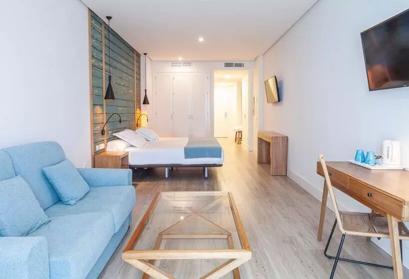 Standard Studio, Playa De La Luz