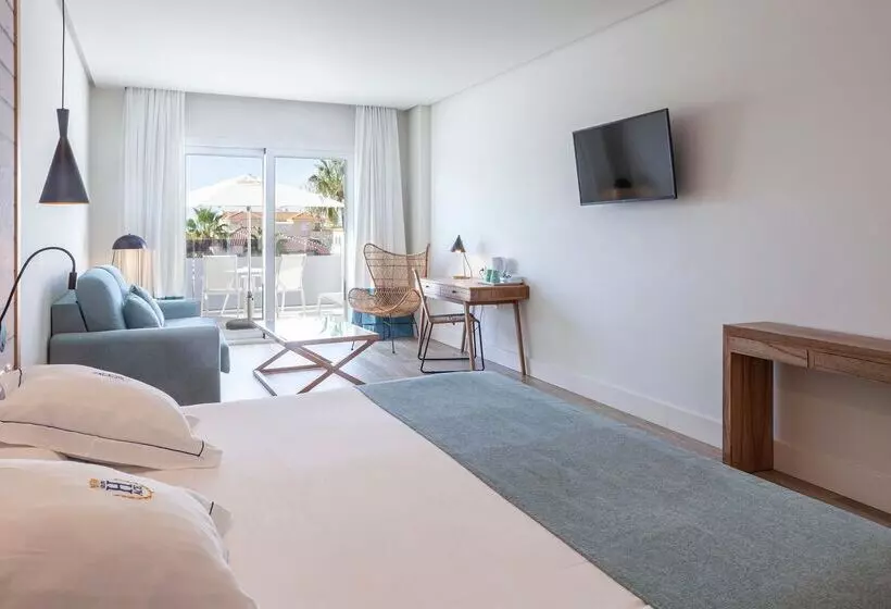 Standard Studio, Playa De La Luz