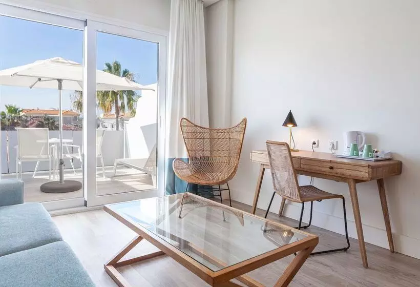 Standard Studio, Playa De La Luz