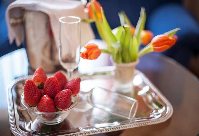 Люкс, Unzaga Plaza