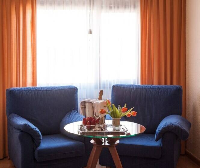 Люкс, Unzaga Plaza