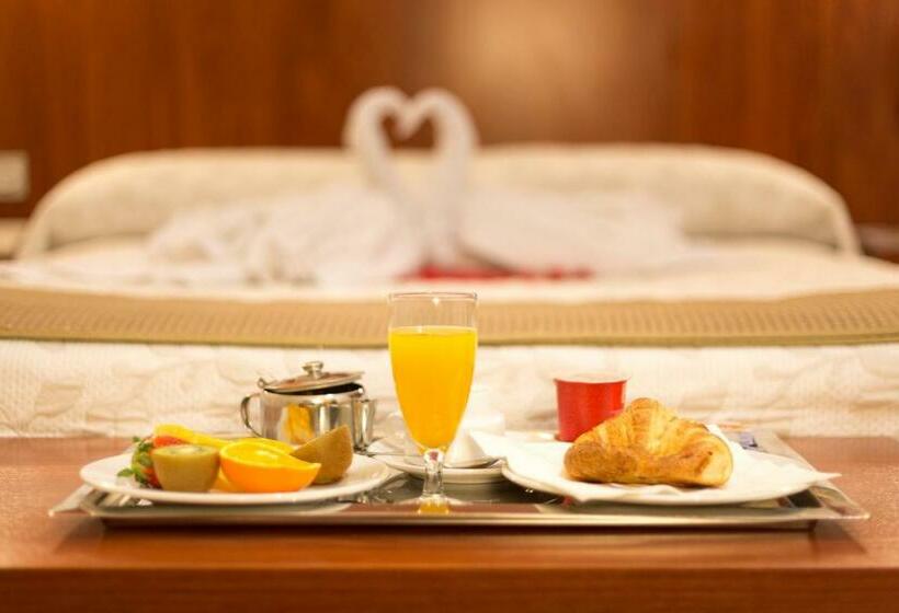 标准间, Familia Conde