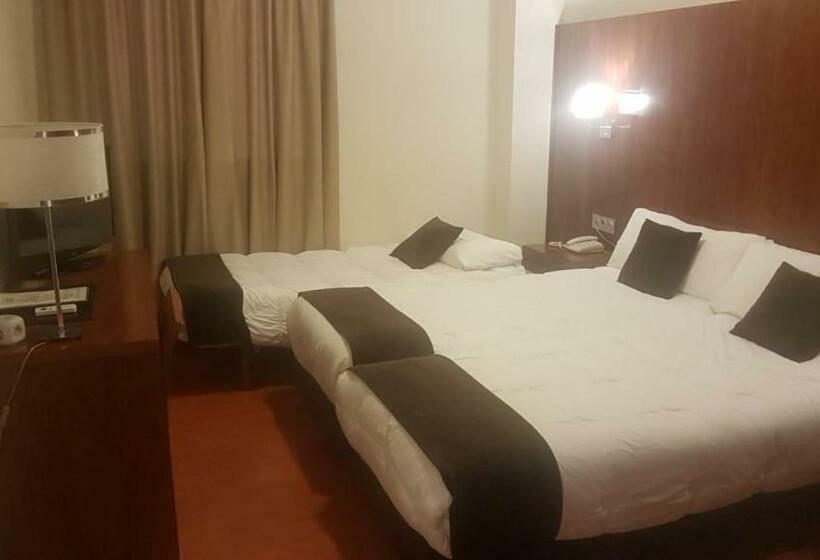 标准间, Familia Conde