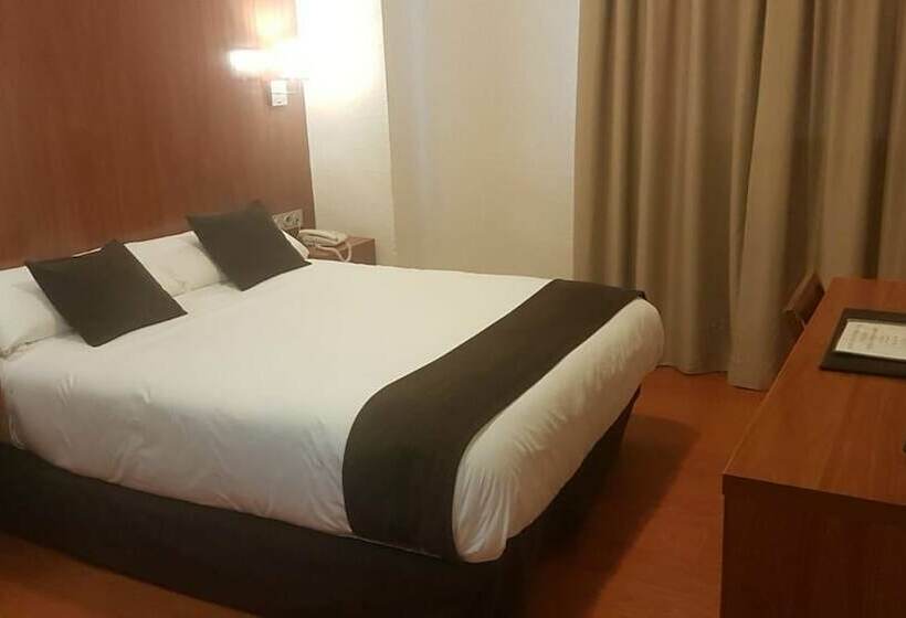 标准间, Familia Conde