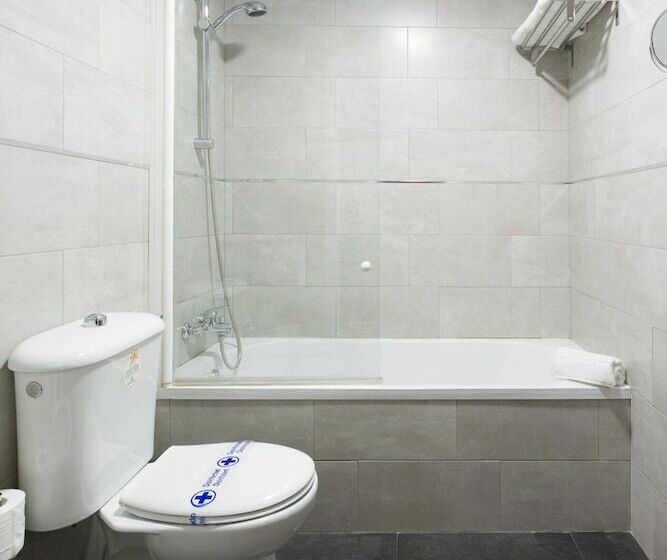 标准间, Familia Conde