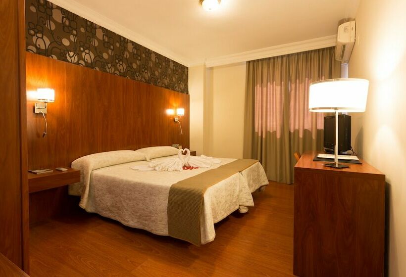 标准间, Familia Conde