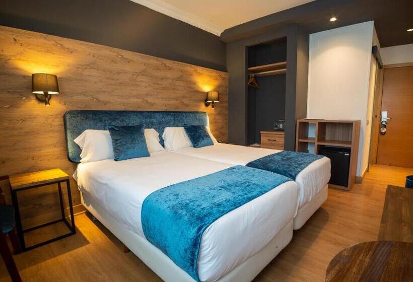 标准间, Familia Conde