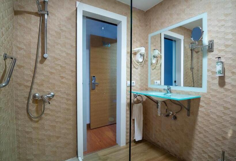 标准间, Familia Conde