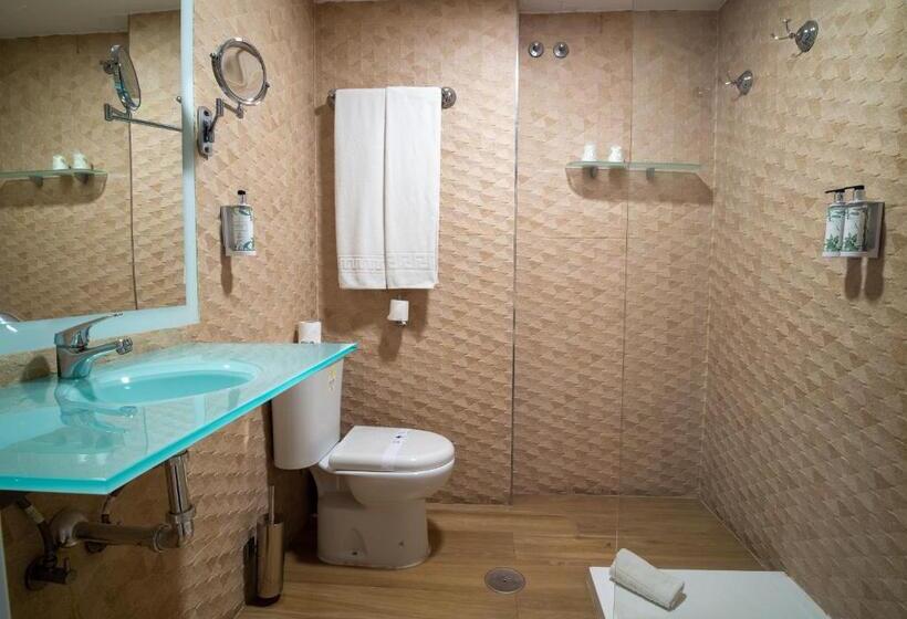 标准间, Familia Conde