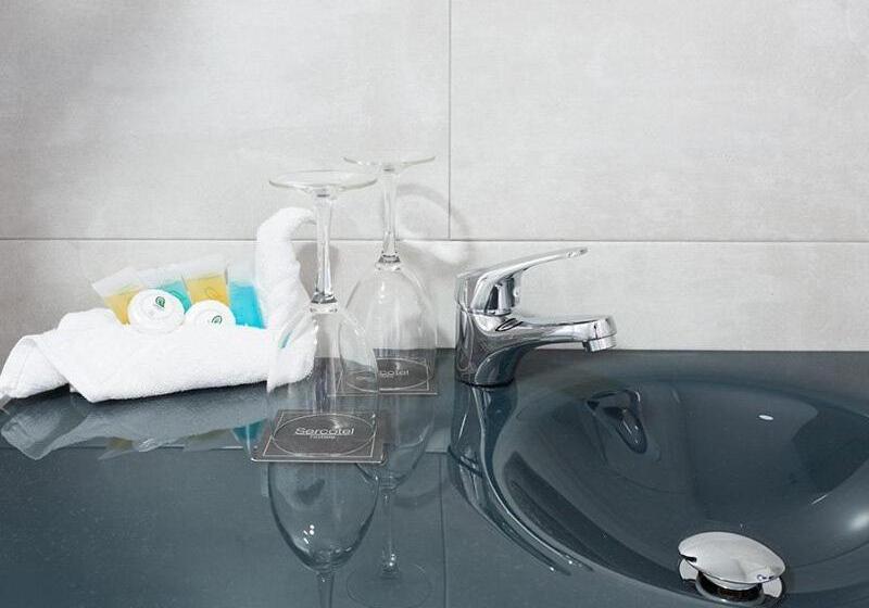 标准间, Familia Conde